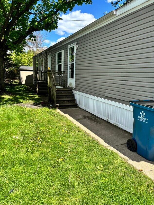 Foto del edificio - 1805 Meadow View Dr