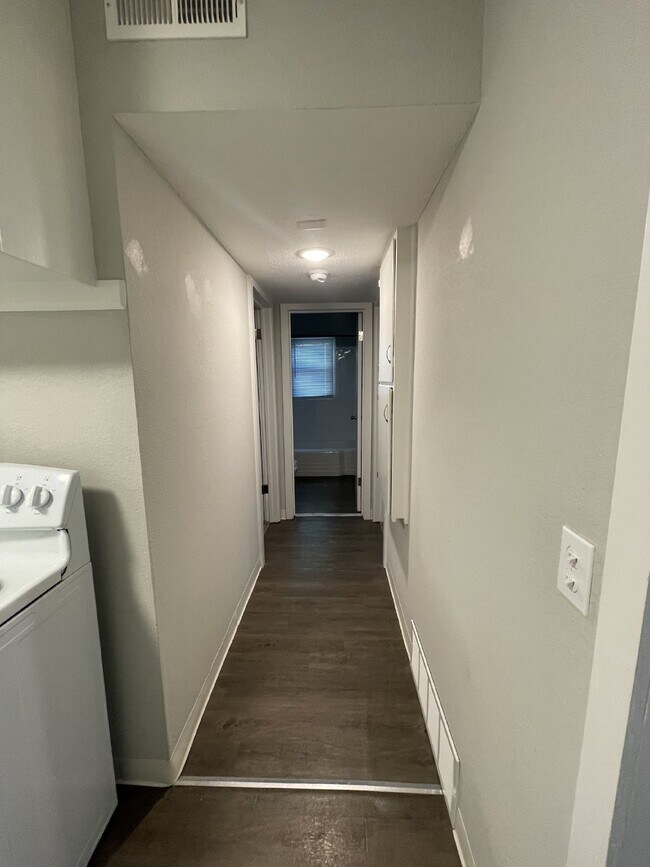 Building Photo - 2 Bedroom, 1 Bathroom with unfinished base...