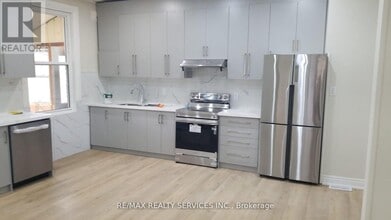 Building Photo - 8918 Wellington Rd 124