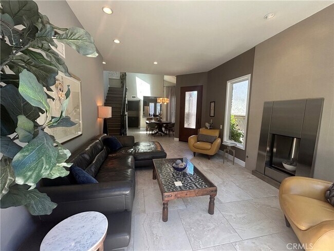 Building Photo - 12 Dauphin