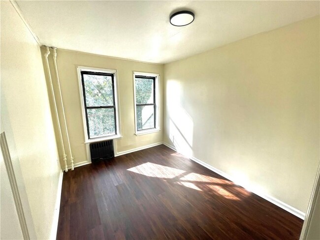 Building Photo - 218 Sunnyside Ave