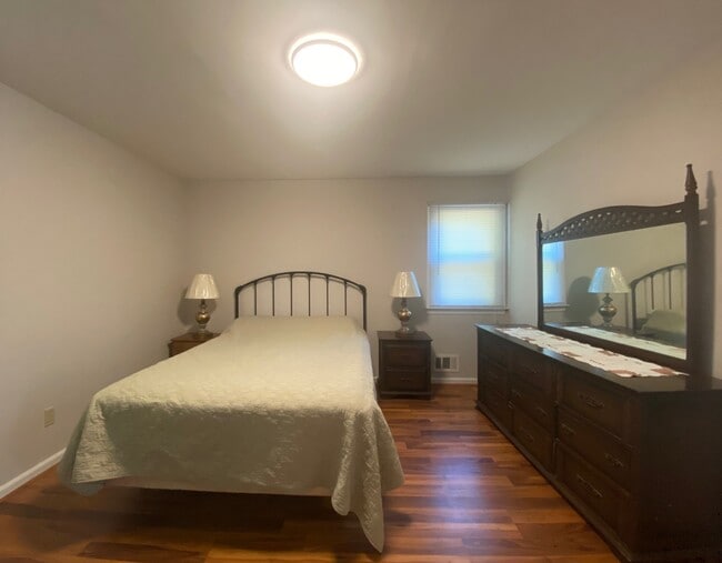 Building Photo - 8 Baker Ave