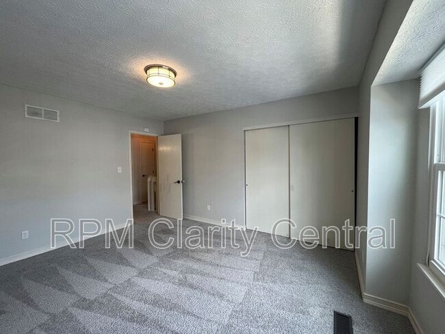 Building Photo - 869 Charnwood Ln