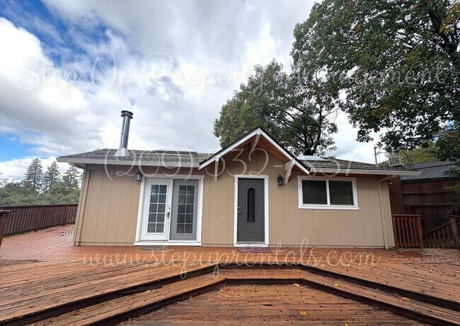 Building Photo - Delightful 3 Bed 2 Bath Home With Epic Mou...