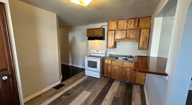 Foto del edificio - CENTER TOWNSHIP! ** SECTION 8 ACCEPTED**  2 BEDROOM/1 BATH HOME AVAILABLE NOW!!