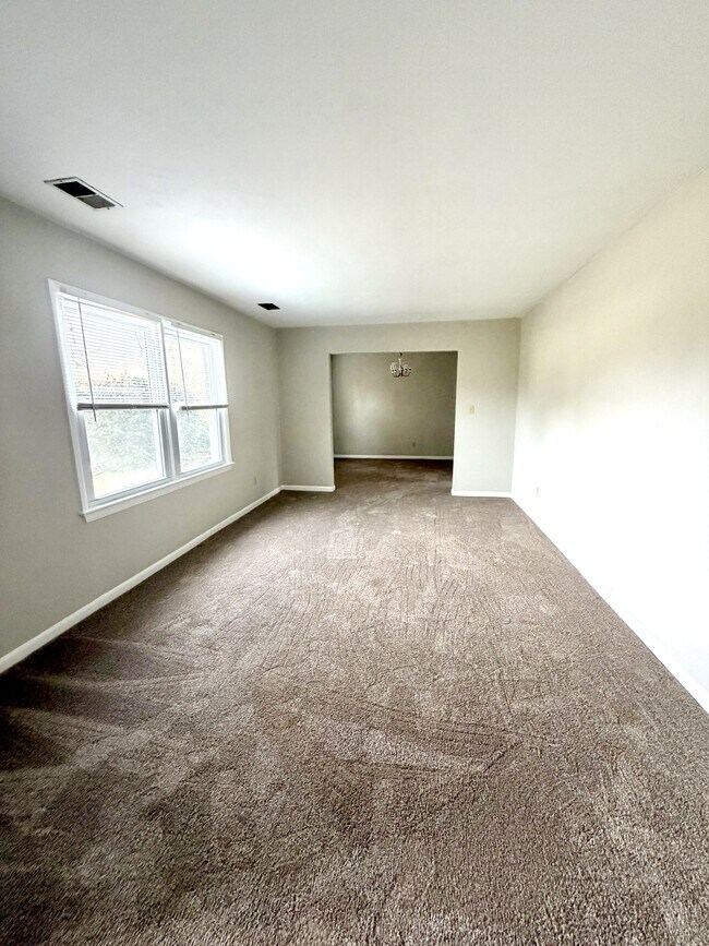 Building Photo - 5667 Heathwood Ct