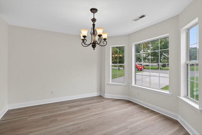 Building Photo - 3881 Shenandoah Dr