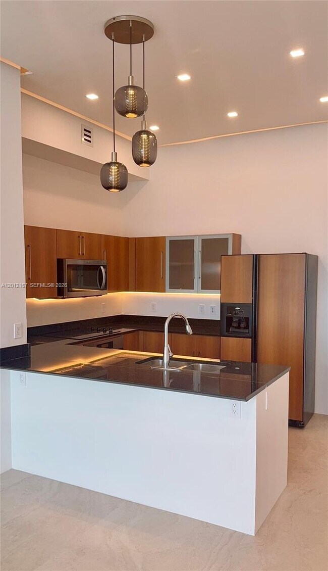 Foto del edificio - 335 S Biscayne Blvd