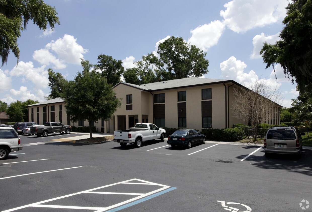 Foto del edificio - The Oaks