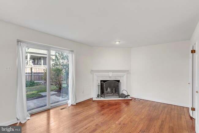 Building Photo - 25 N Buck Ln