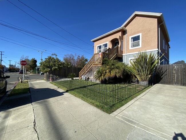 Building Photo - 926 62nd St