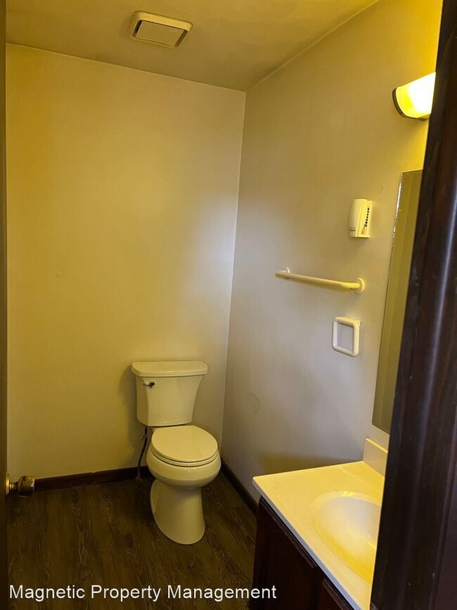 3 br, 2.5 bath House - 1525 Washington St photo'