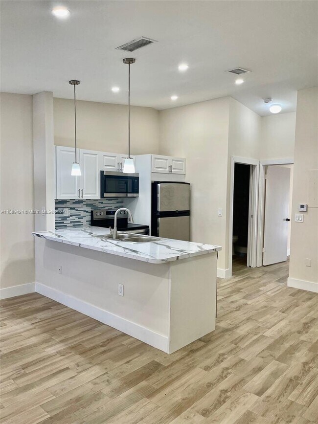 Foto del edificio - 6900 NW 166th Terrace
