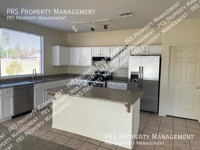 Building Photo - Beautiful Family Home