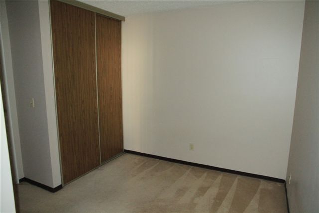 Building Photo - 0 Bed 0 Bath Unit in Calgary, AB