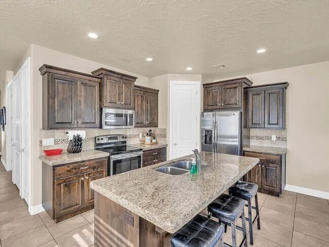 Foto del edificio - 4221 Torrey Pines Dr
