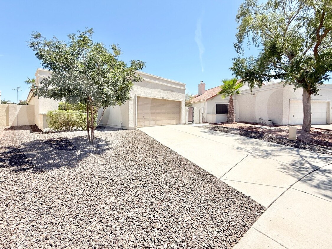 Foto principal - 537 S Danyell Dr