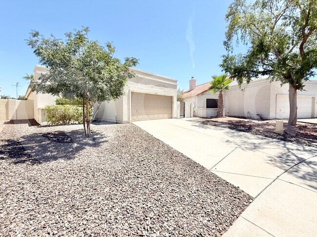 Photo - 537 S Danyell Dr House