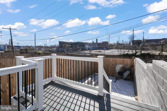 Foto del edificio - 524 N Pulaski St