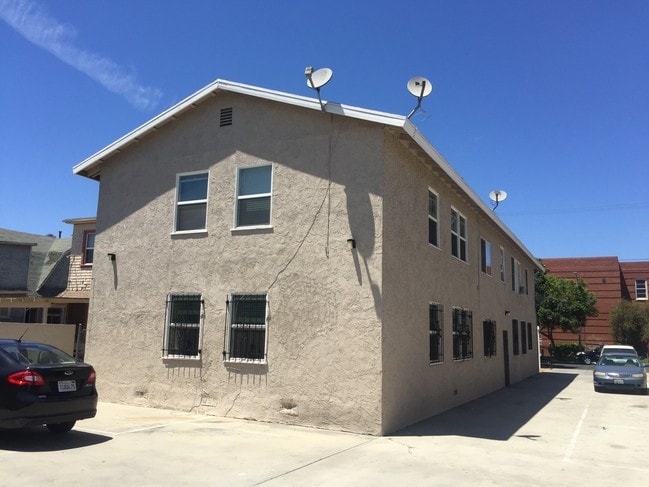 Building Photo - 1442 W 27th St