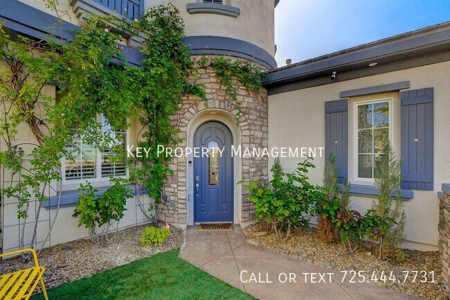 Building Photo - Luxurious 5 Bedroom home in prestigious Ma...
