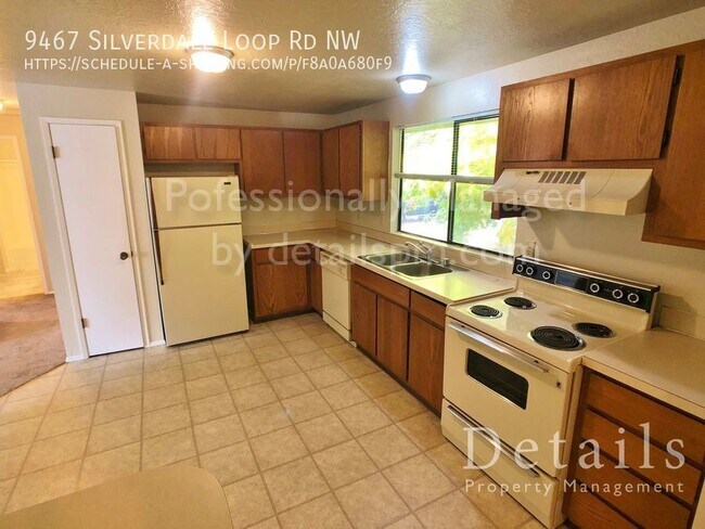 Foto del edificio - 2 BR Duplex in Quiet Silverdale Setting