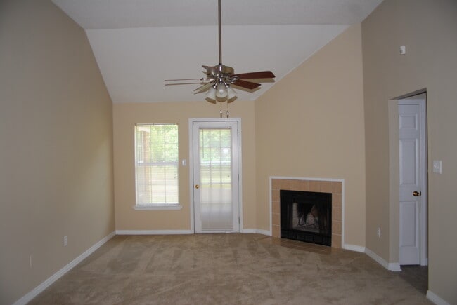 Building Photo - 33 Heather Ln