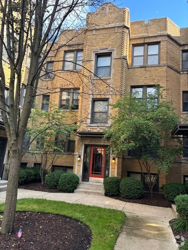 Building Photo - 1370 1/2 W Estes Ave