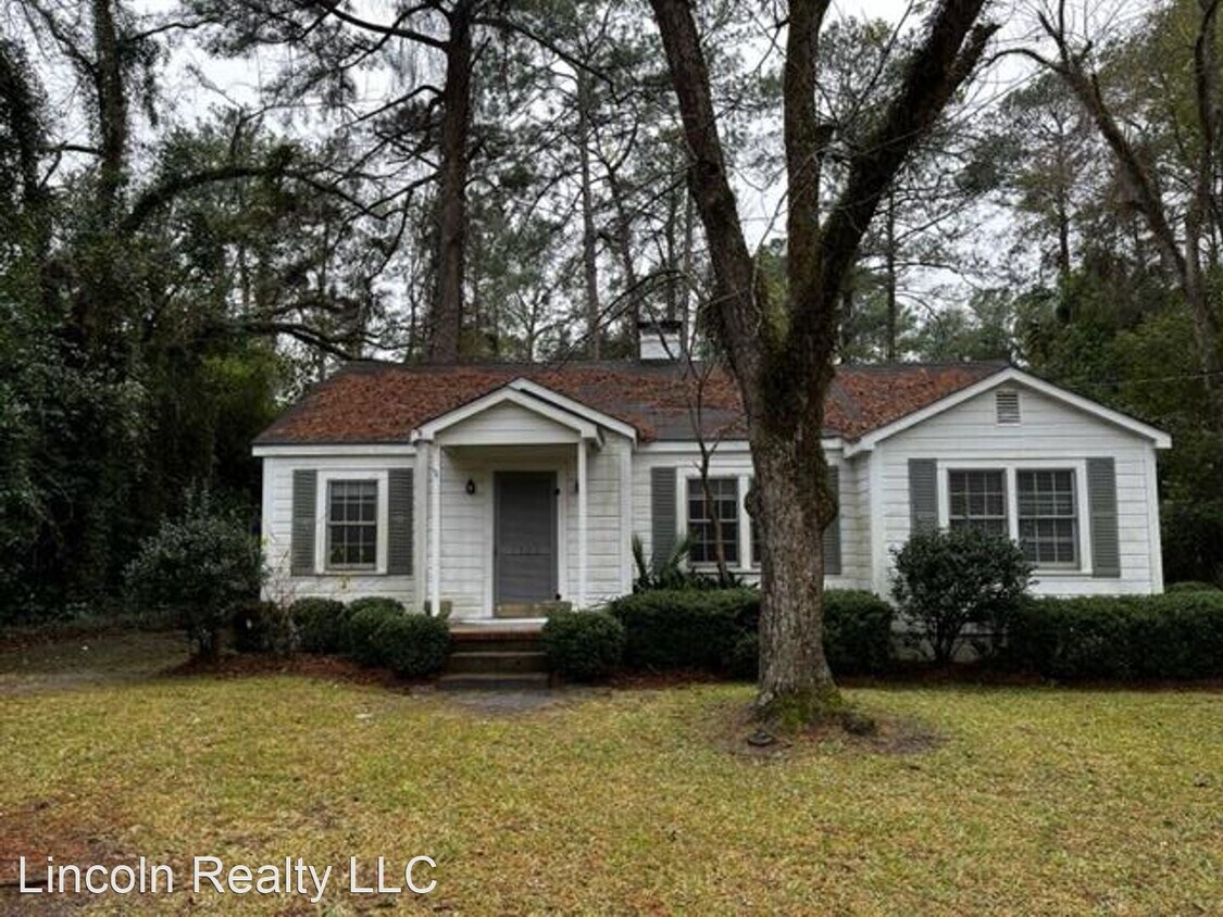 Foto principal - 3 br, 2 bath House - 1508 McLeod Rd*