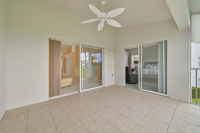 Building Photo - NOW AVAILABLE - 2/2 + Den Condo in Fountain Lakes!