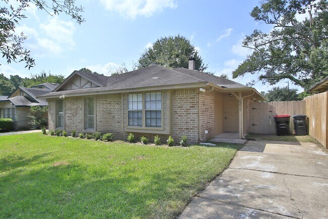 Foto del edificio - 22317 Tree House Ln