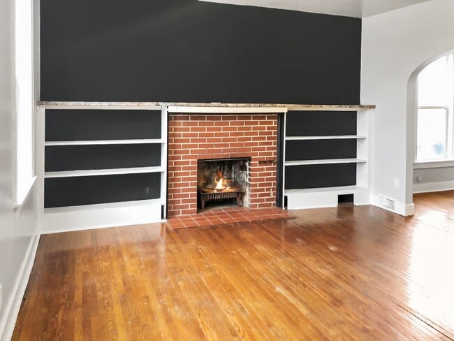 Building Photo - 1021 S 8th