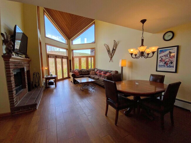 Foto del edificio - 254 Crawford Ridge Rd