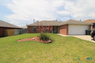 Building Photo - 3303 Solomon Dr