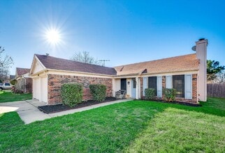 Building Photo - 3728 Staghorn Cir S