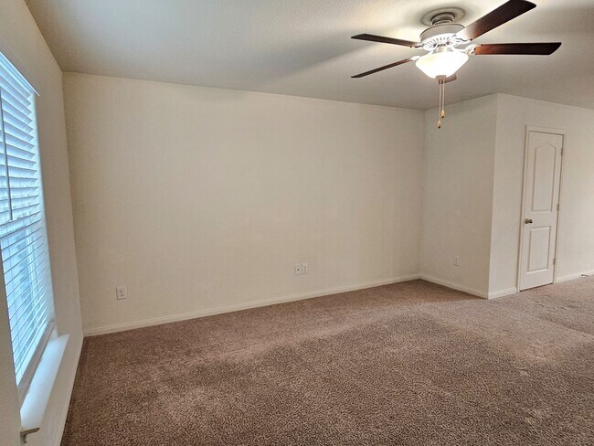 Building Photo - 3 Bed / 2.5 Bath in Stonebrige Crossing in...