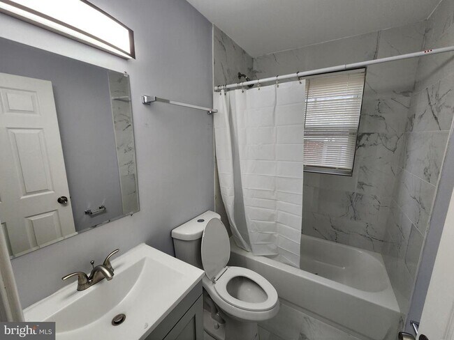 Building Photo - 5614 Midwood Ave