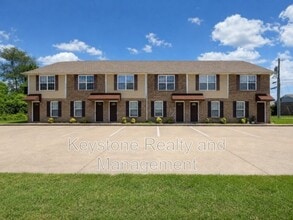 Building Photo - 2300 Raleigh Ct