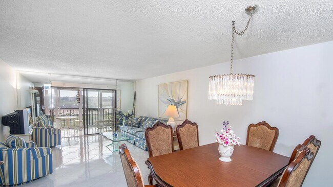 Living Rm. - 6866 Huntington Ln