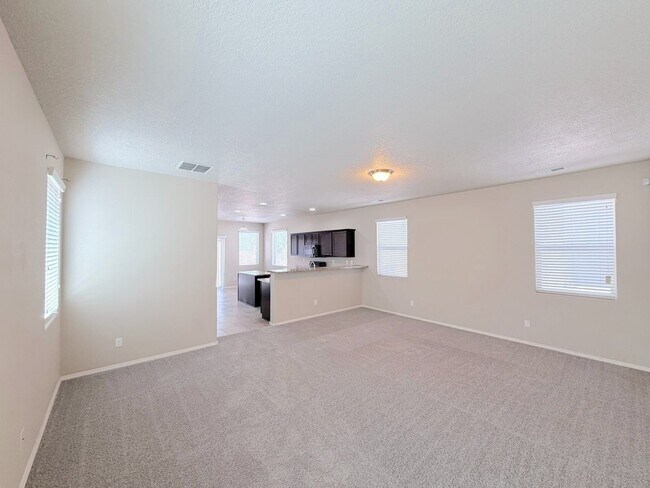 Foto del edificio - Beautiful 3-Bedroom Home in Tierra Oeste near Ladera/Unser. Refrigerated Air!