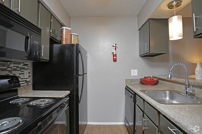 1BR,1BA - 486SF - KITCHEN - Sedona Ridge