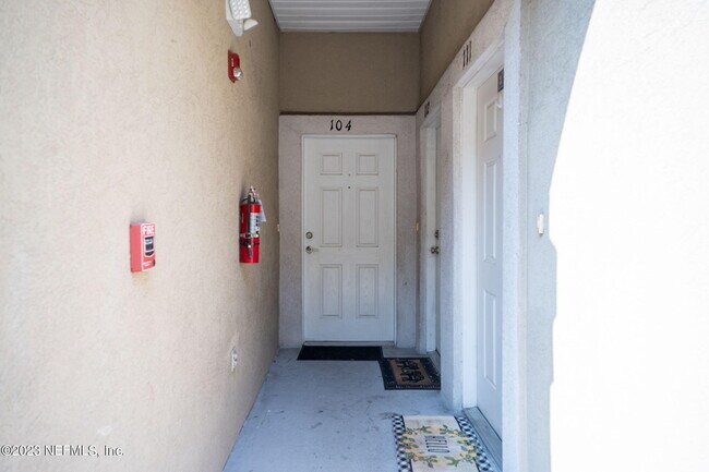Foto del edificio - 7064 Deer Lodge Cir