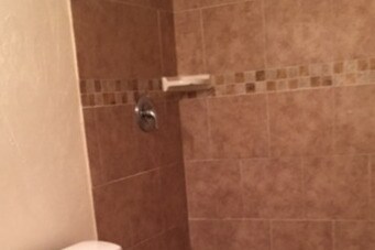 Hermosos duchas con cerámicos - 2501 S Meridian St