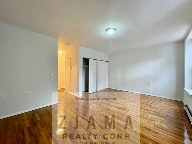 Building Photo - 142 St Pauls Pl