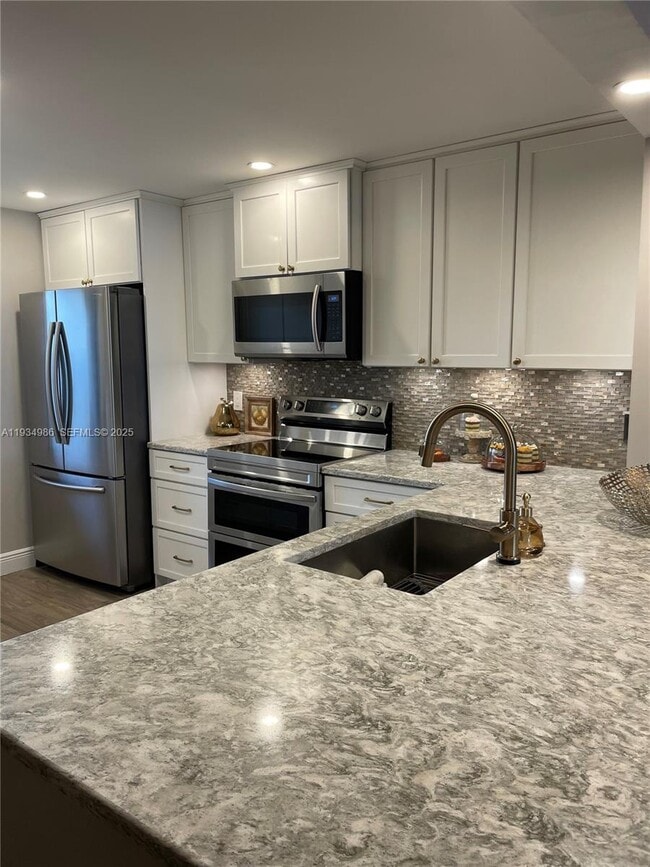 Building Photo - 7370 S Ocean Dr