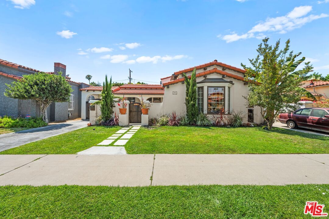 Foto principal - 3871 Roxton Ave