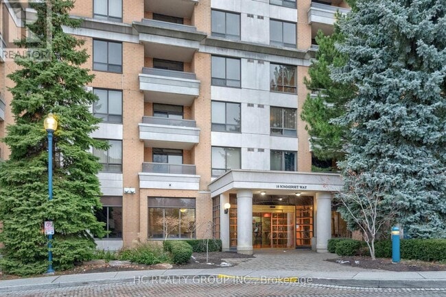 Building Photo - 18-1018 Sommerset Way