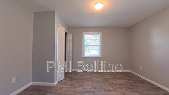 Building Photo - 1408 Lyle Ave