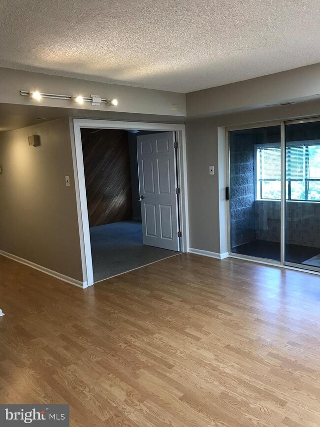 Building Photo - 136 Leedom Way
