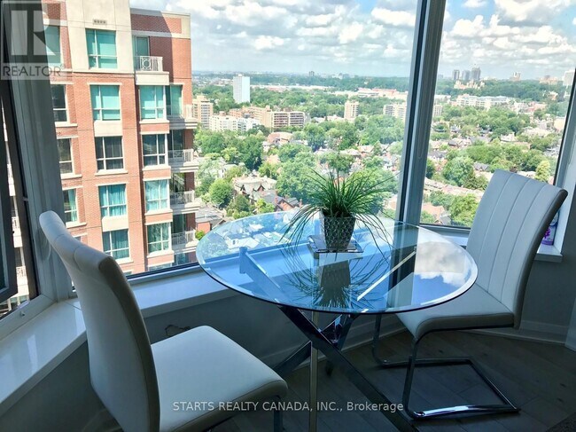 Photo du bâtiment - 155 Yorkville Ave